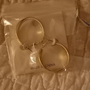 💚 10/$20 Infinity hoop earrings